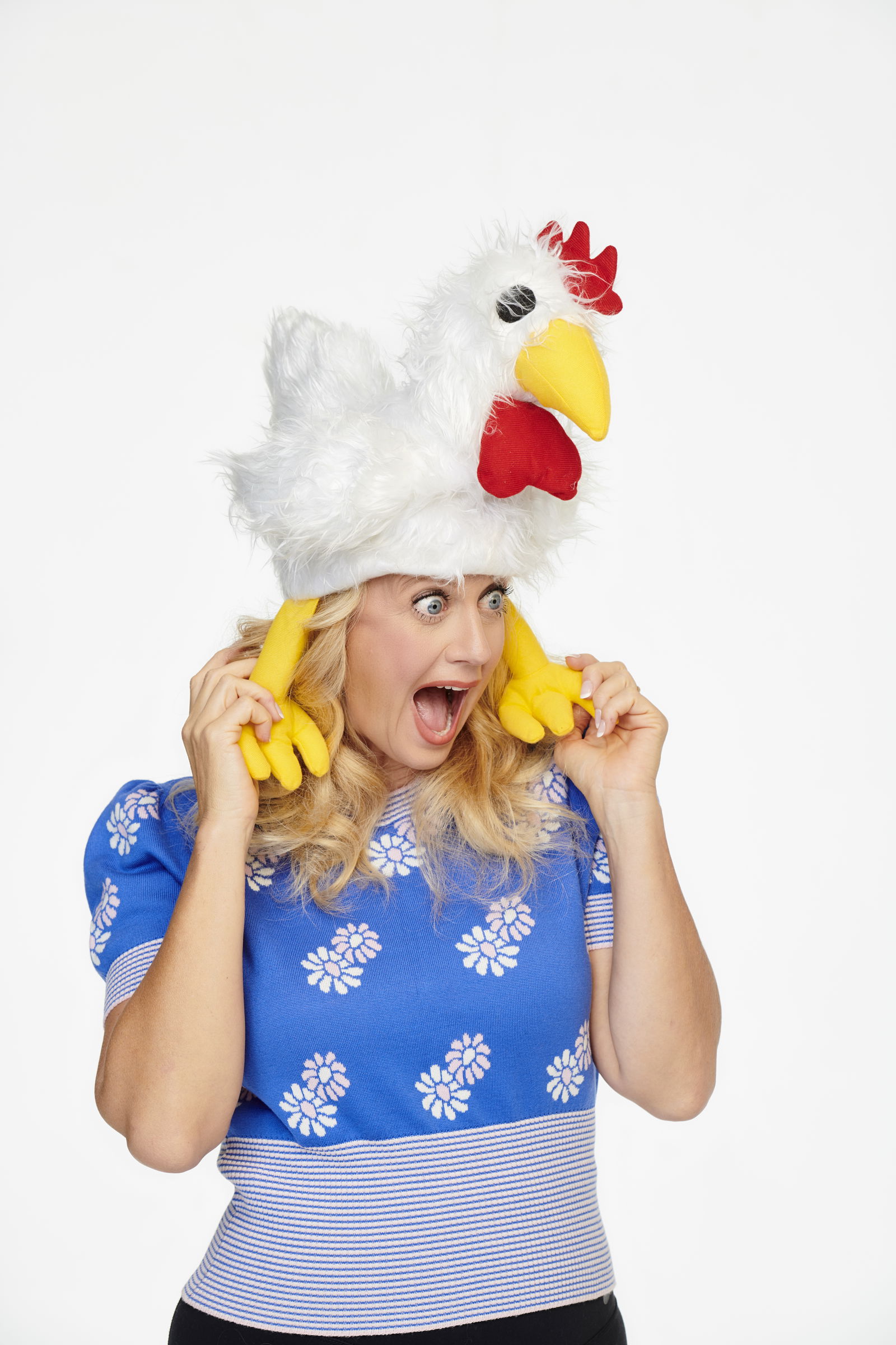 Barbara Schöneberger mit "Kopf-Huhn"