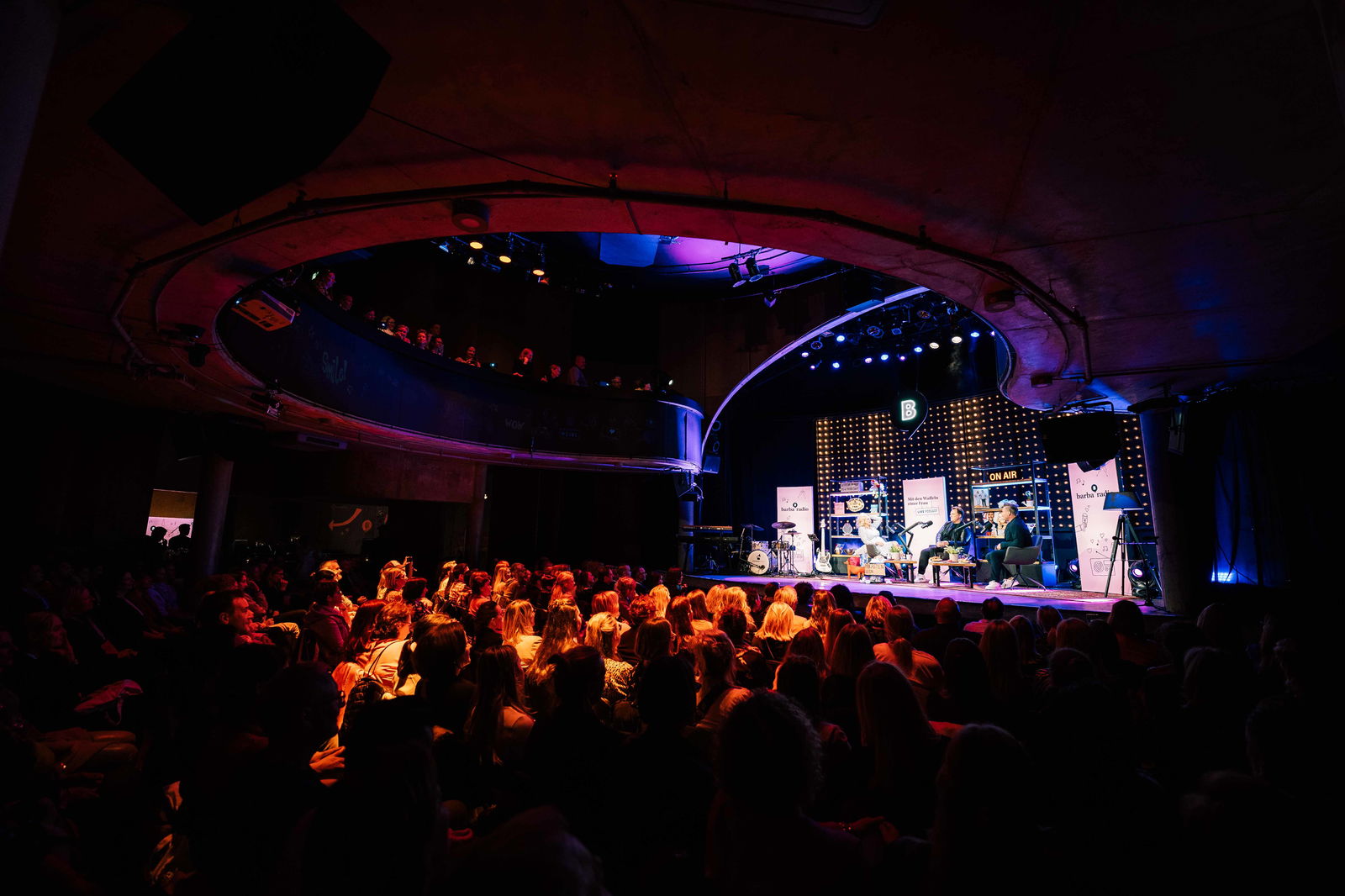 Live Podcast "Mit den Waffeln einer Frau" am 17. April 2023 im Mojo Club in Hamburg mit Barbara Schöneberger, Guido Maria Kretschmer & Sasha