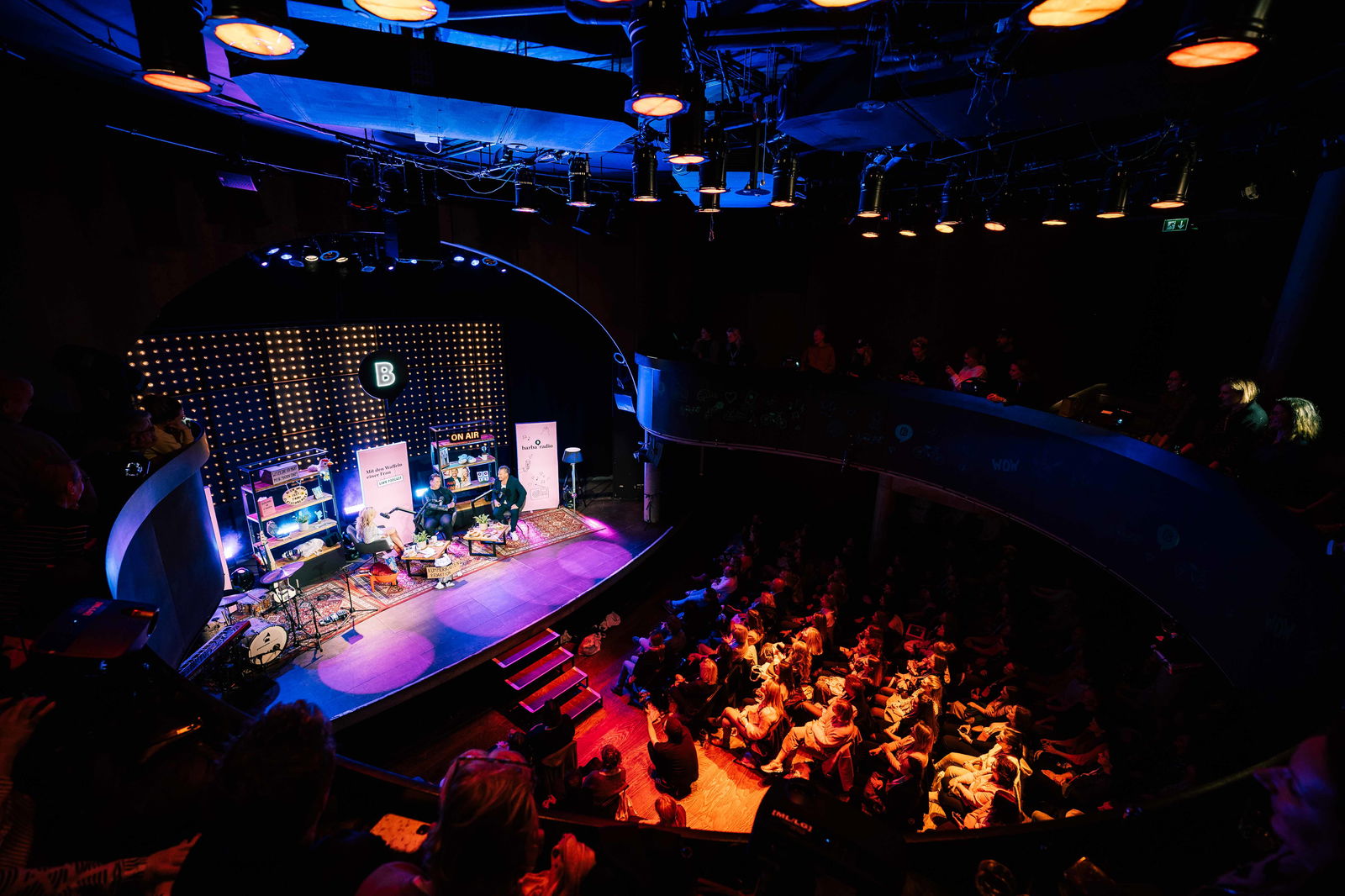 Live Podcast "Mit den Waffeln einer Frau" am 17. April 2023 im Mojo Club in Hamburg mit Barbara Schöneberger, Guido Maria Kretschmer & Sasha